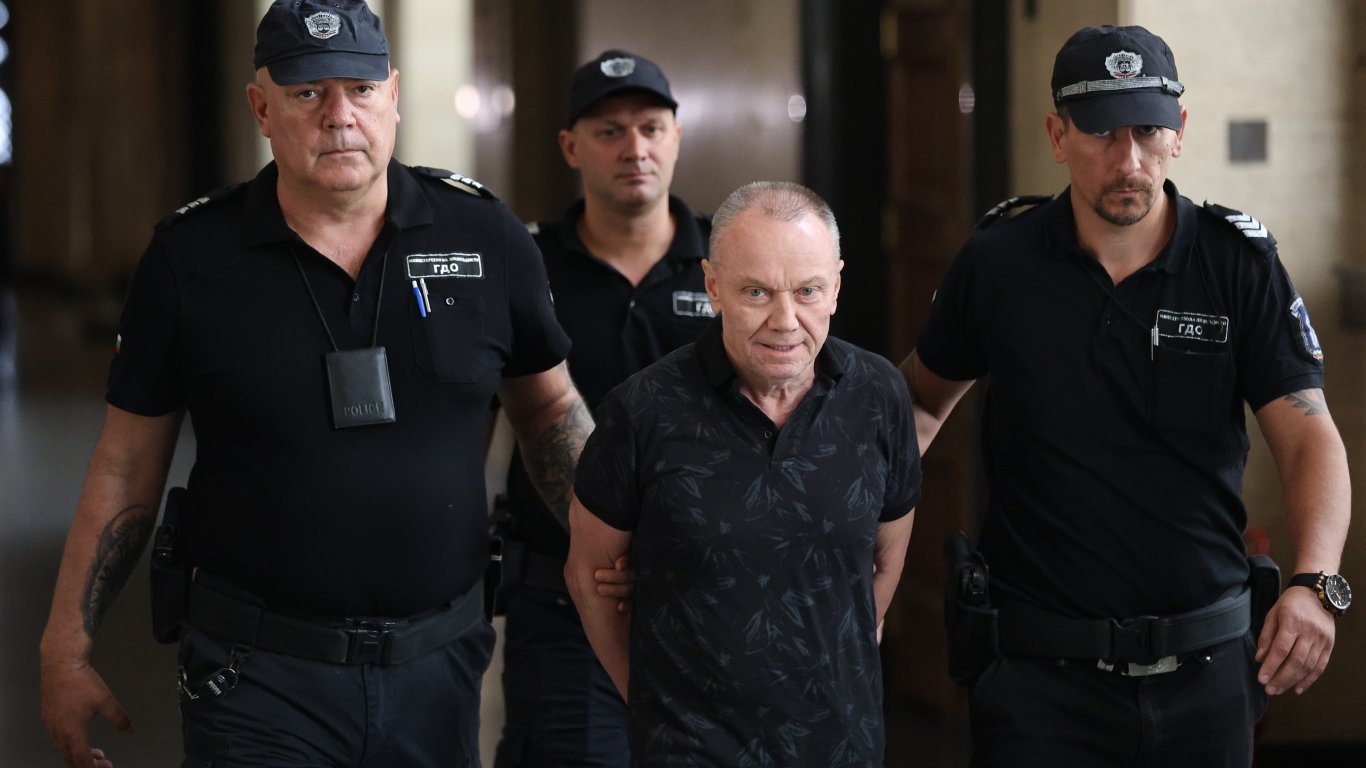 По аферата в митниците: Марин Димитров остава в ареста
