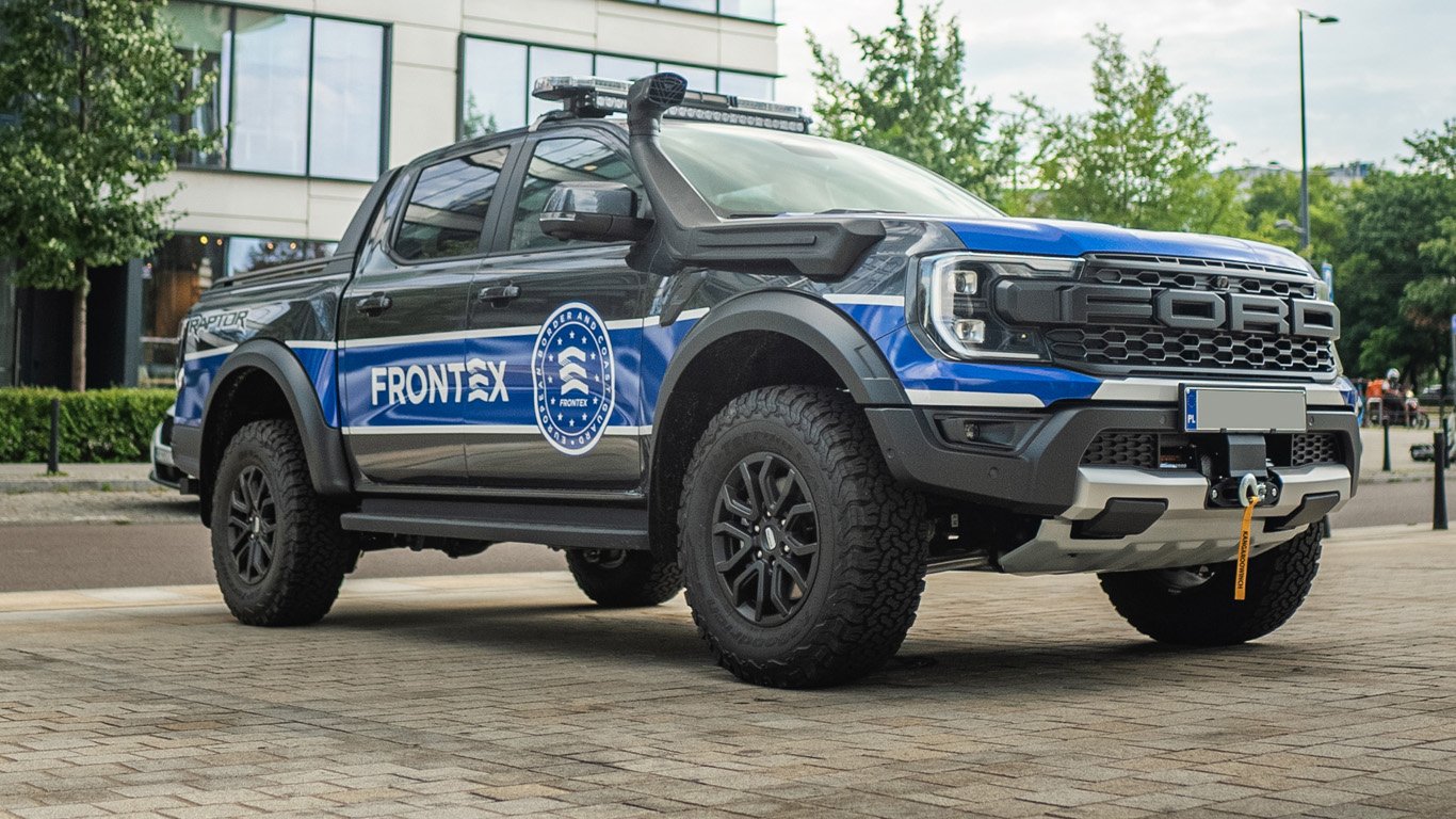 250 пикапа Ford Ranger Raptor ще охраняват границите на Европейския съюз