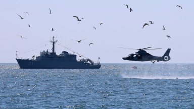 След инцидента с дрон в Констанца: МО засили наблюдението на Черно море и обяви опасна зона