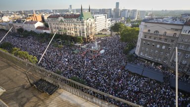 Голям митинг срещу добива на литий в Сърбия - окупация на жп гари, но не и опит за преврат 