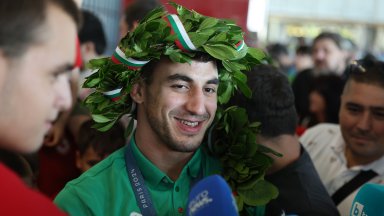 Шампионите ни в борбата се прибраха и заявиха: Благодарим на България за подкрепата