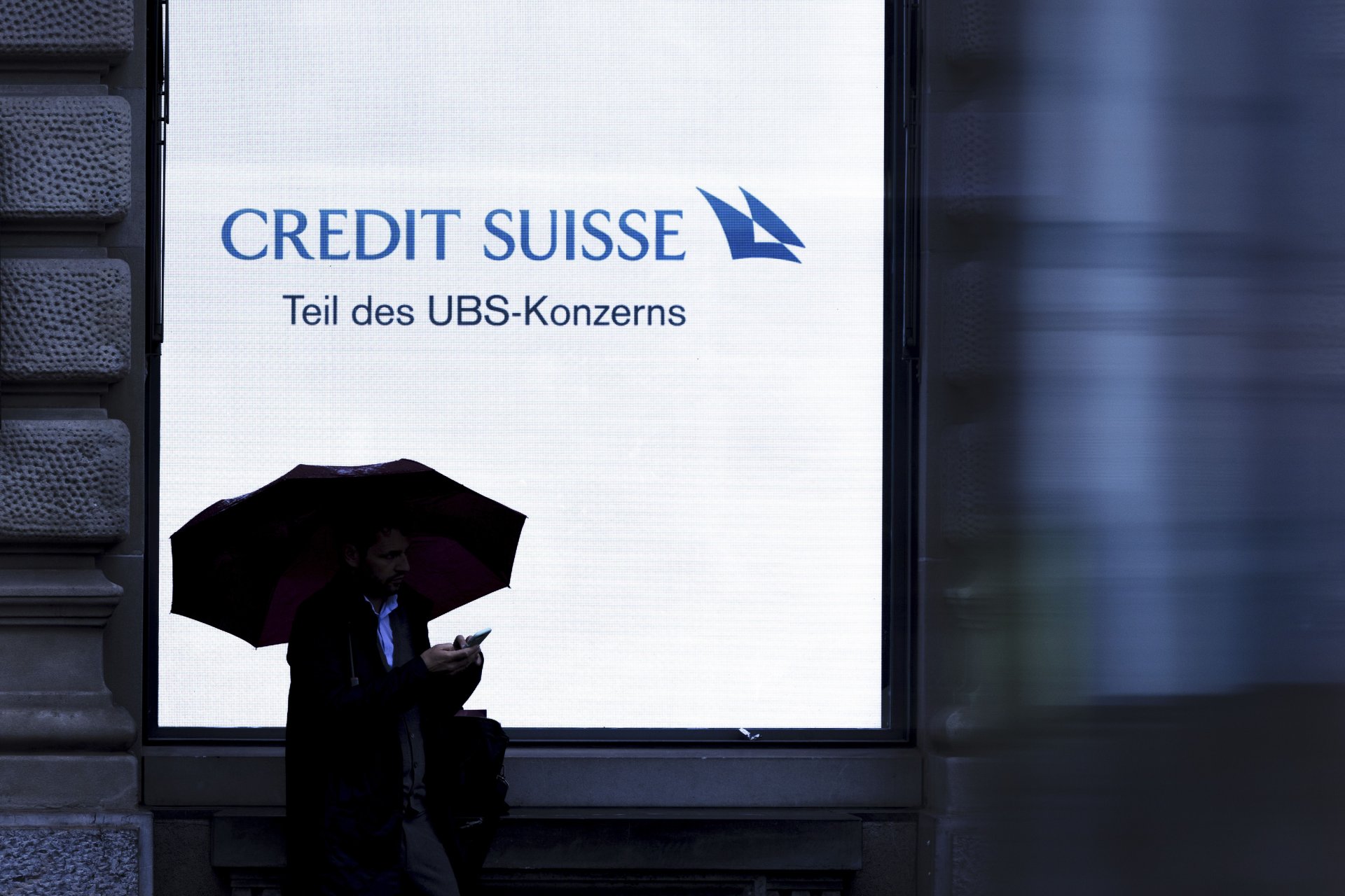 Офис на Credit Suisse, като на витрината пише, че е част от UBS Group