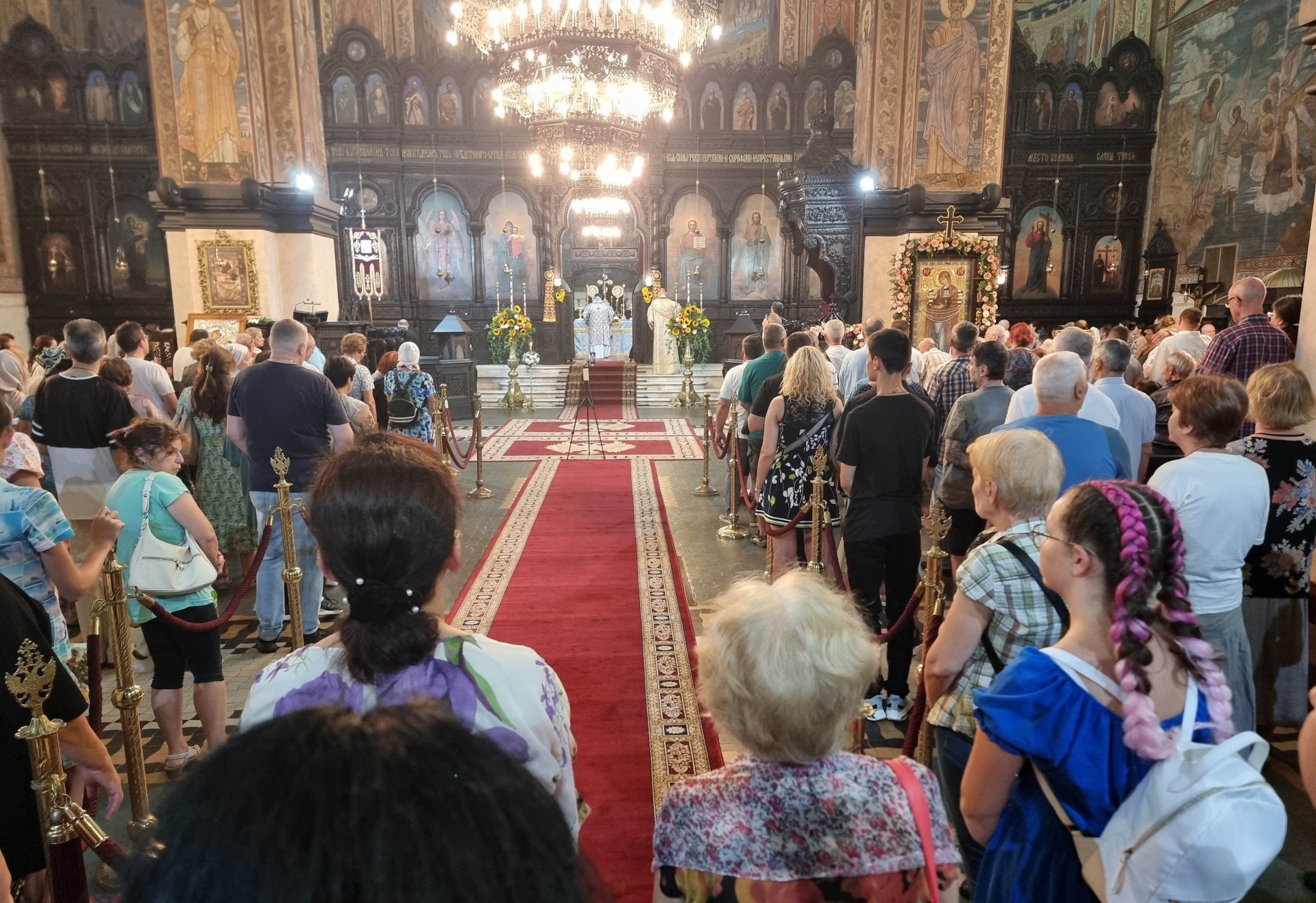  Варненският и Великопреславски митрополит Йоан отслужва тържествена света литургия по повод празника - Свето Успение Богородично