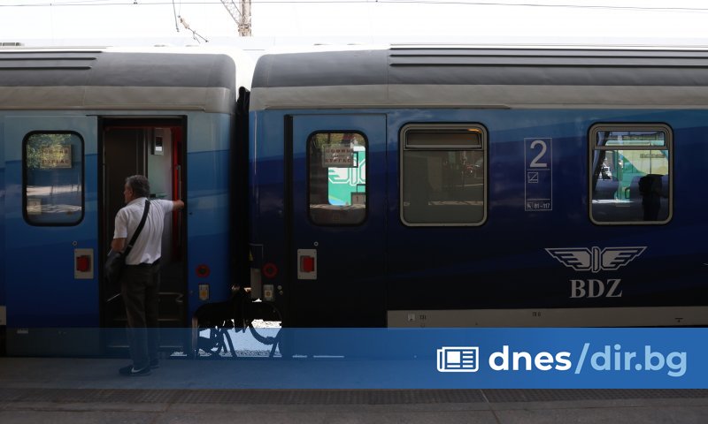 BDZ transporte les passagers en bus et il n'y a pas assez de véhicules BDZ transporte les passagers en bus et il n'y a pas assez de véhicules