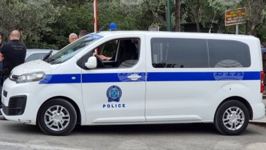 Гръцките власти арестуваха петима души за трафик на нелегални мигранти