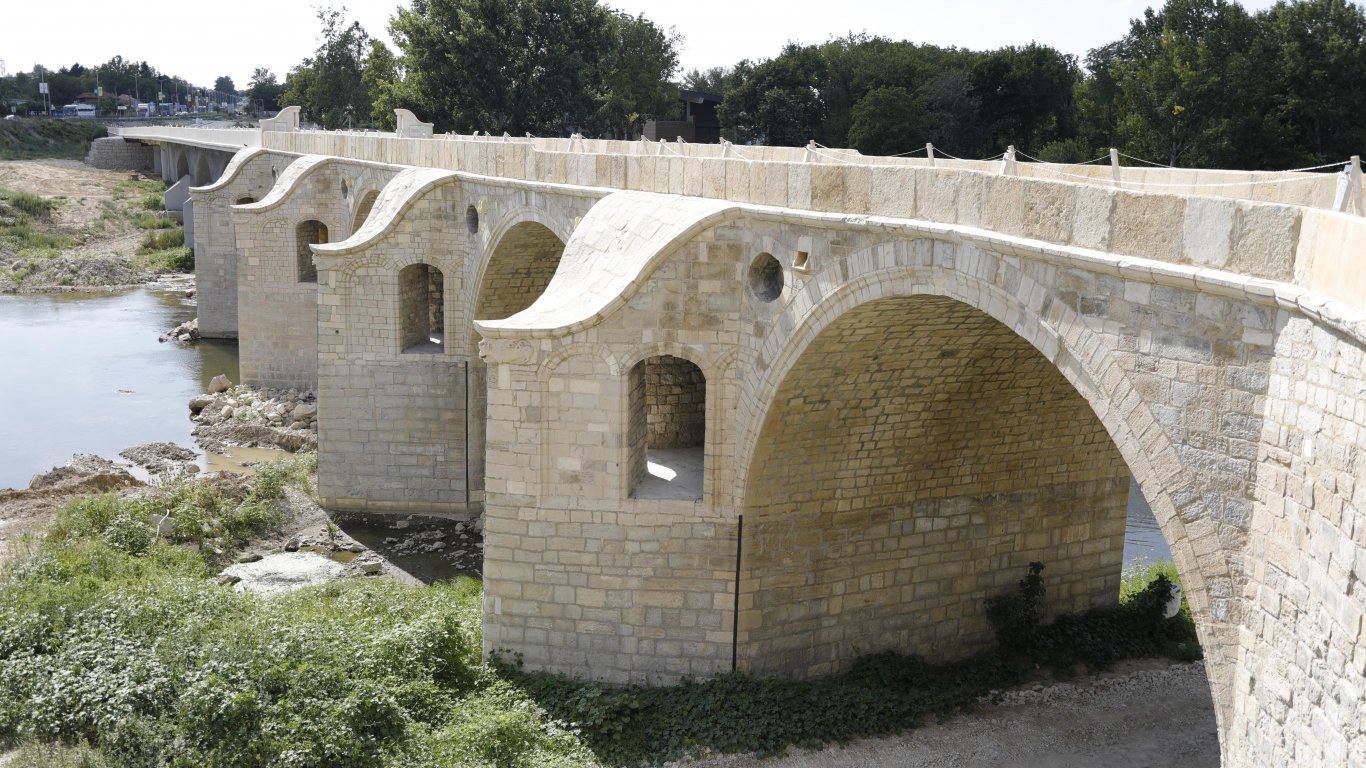 С 3D-мапинг шоу  и среща с Христо Стоичков откриват реставрирания мост на Колю Фичето край Бяла