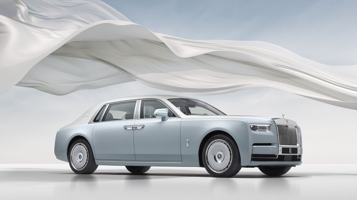 Rolls-Royce представи специален Phantom с емблема от керамика