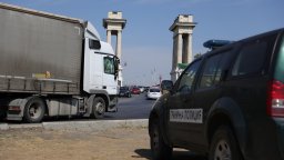 Мотористи излизат на протест на Дунав мост