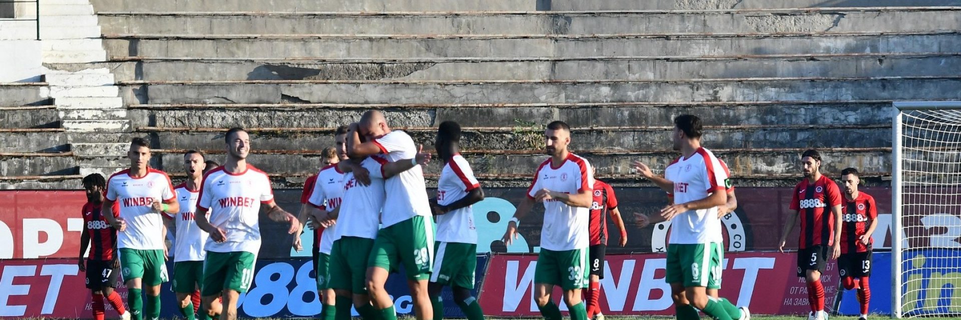 Не пак, а отново: Ботев Враца остава в елита, Пирин ще трябва да почака
