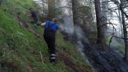 Втори ден гасят пожара в Рила, вероятно е причинен от мълния 
