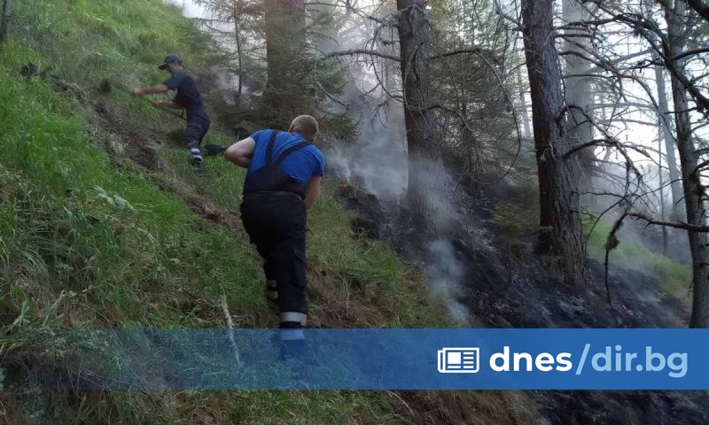 Продължава потушаването на пожар в Рила. Екипи от Пожарната в