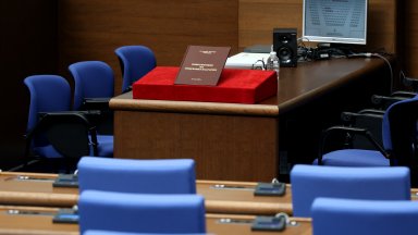 Конституционалисти: Няма време за провеждане на референдум за еврото