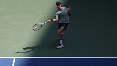 Първи мач след допинг скандала: Синер започна US Open трудно, но направи обрат