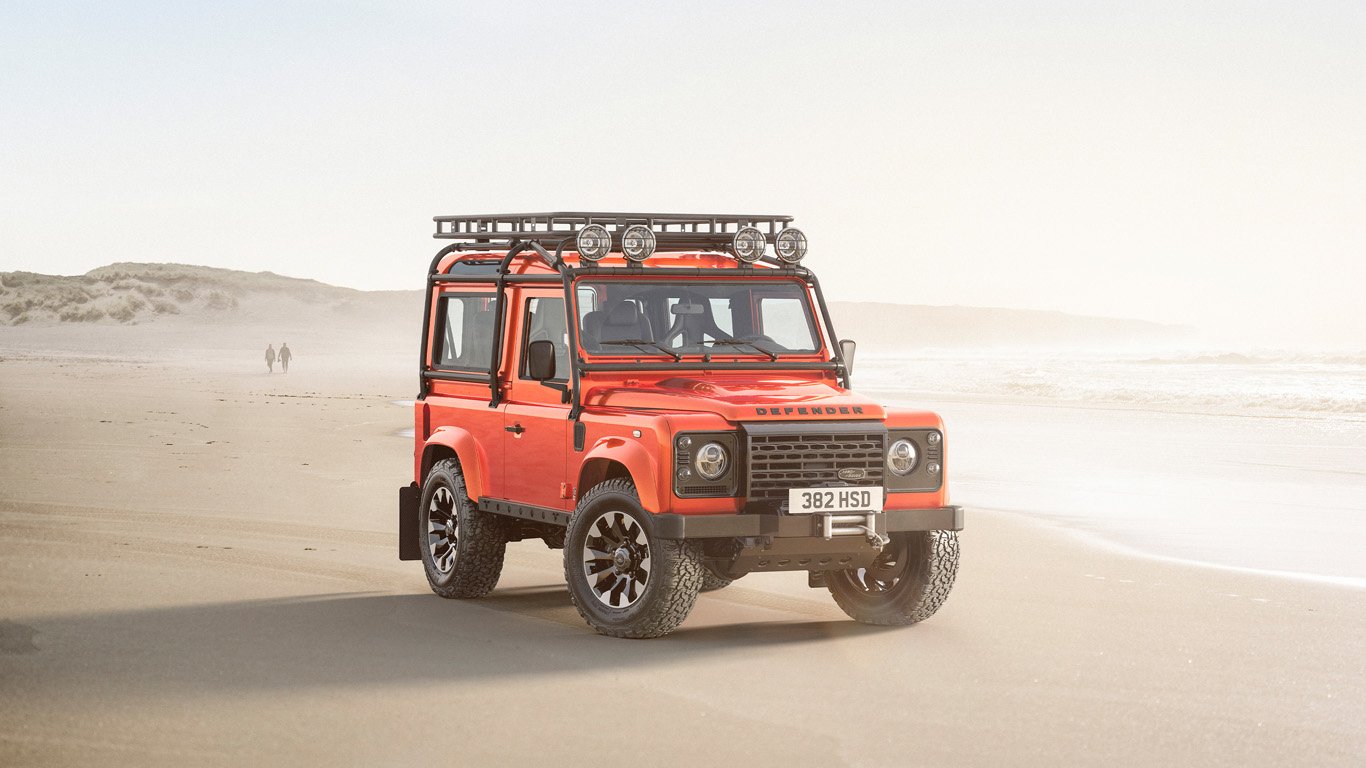 Land Rover възражда стария Defender на цена от 190 000 британски лири