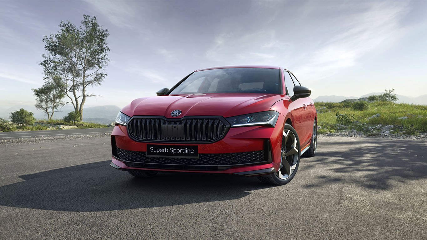 Новата Skoda Superb получи версия Sportline с черни акценти