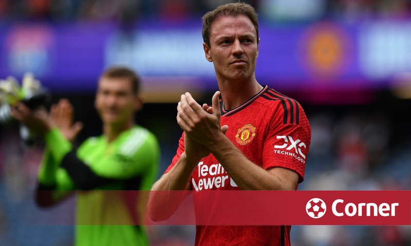 Клубна легенда изненадващо напусна Манчестър Юнайтед corner dir bg