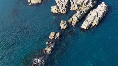 Узбекистанец и украинка скочиха от скали край Созопол. Той се удави, тя е в болница