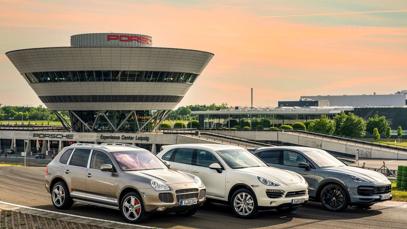 Трите поколения на Porsche Cayenne