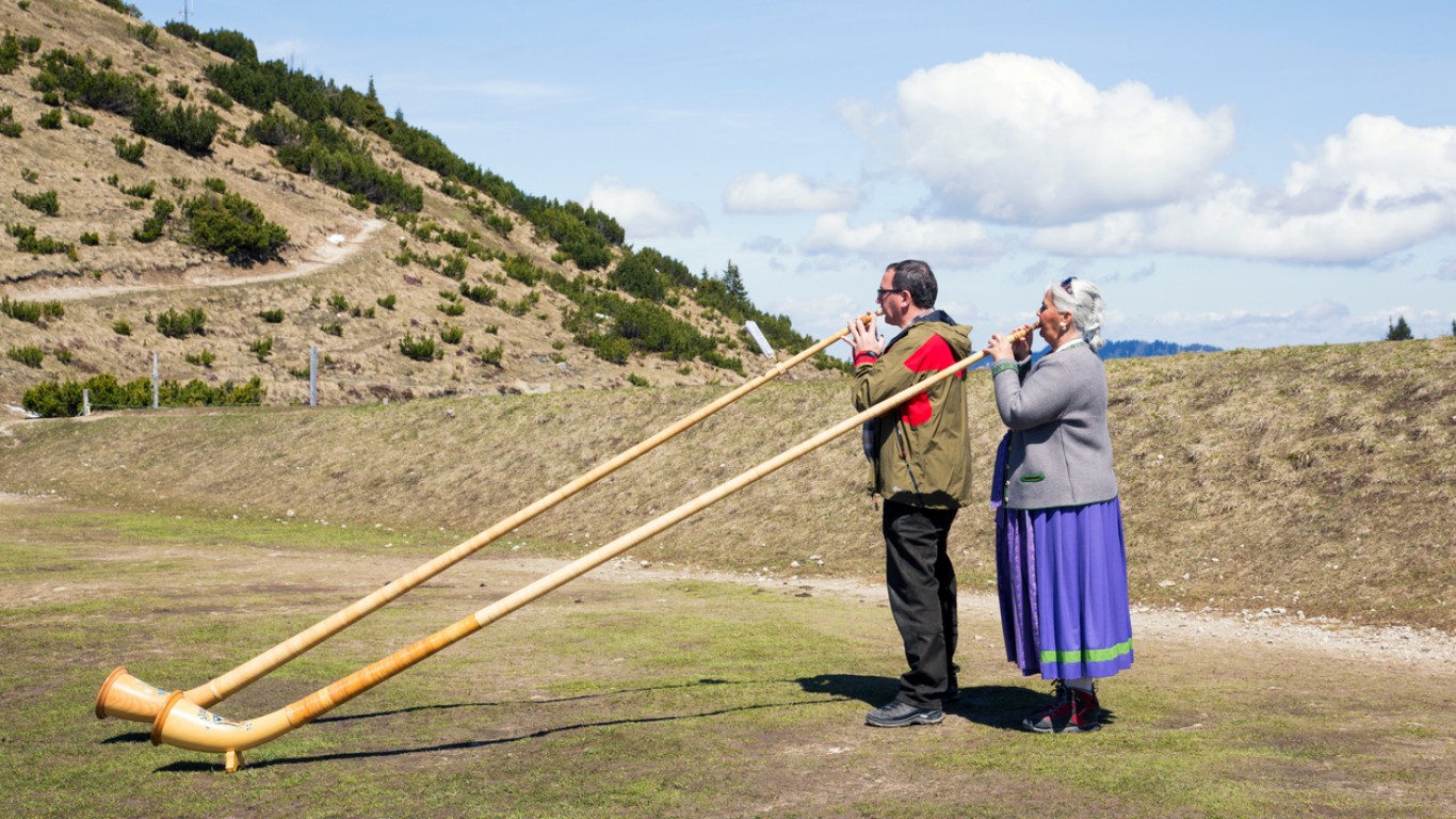 Над 1000 музиканта свириха на алпийски рог за световен рекорд