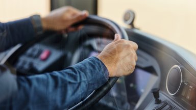 Полицията в Стамболийски спря от движение автобус който трябвало да