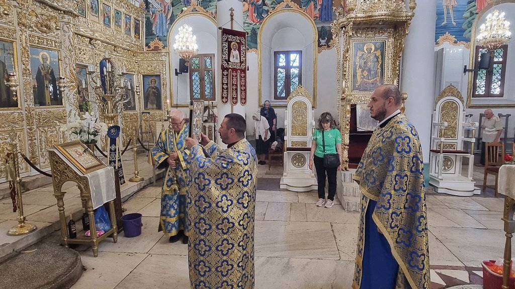 храм "Успение Богородично" в Хасково