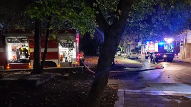 Евакуираха 8-етажен блок в Търговище заради голям пожар