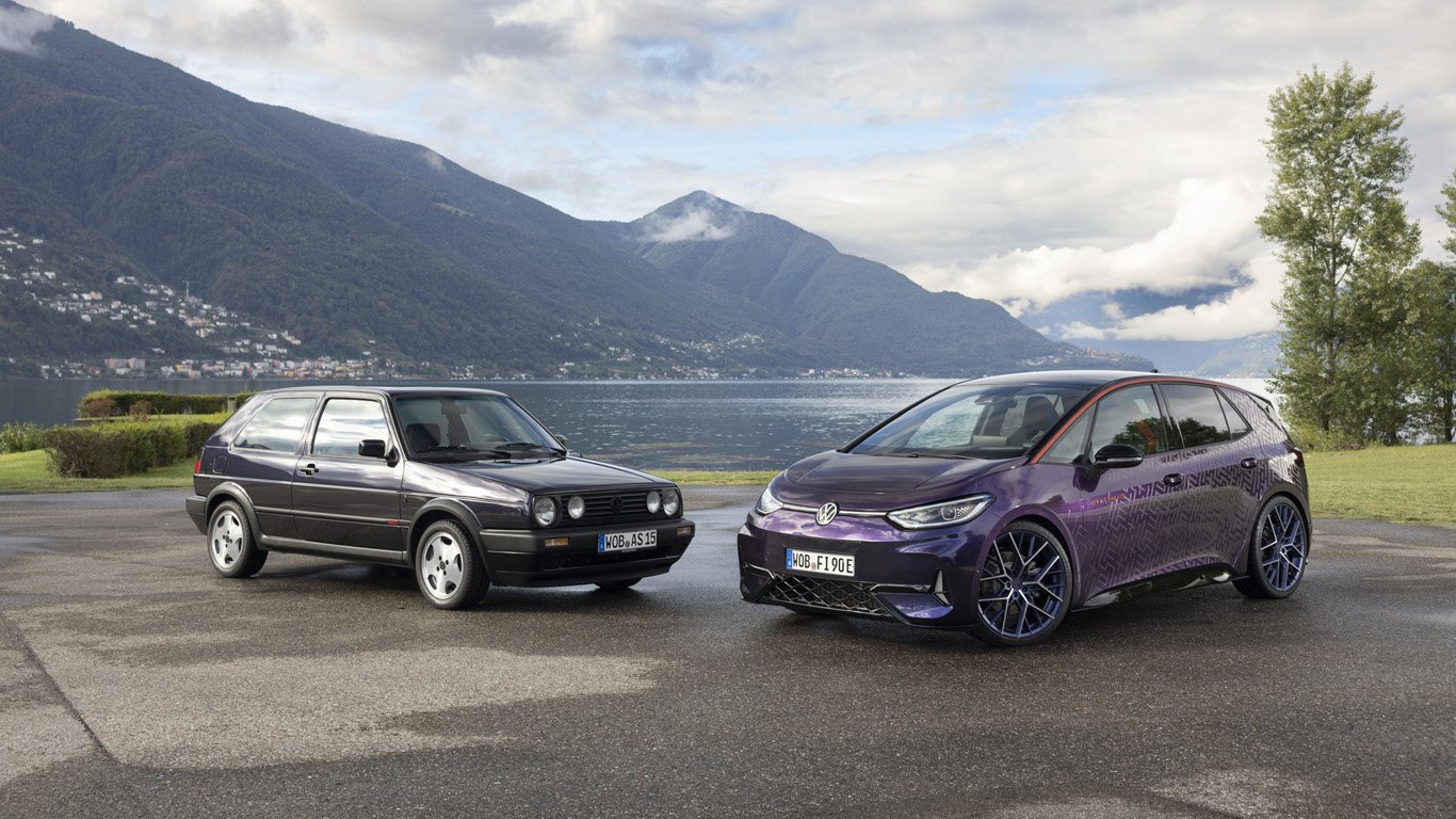 Volkswagen посвети специален ID.3 GTX на легендарния Golf „двойка“