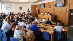 На извънредно заседание на СО: Ремонтът на "Опълченска" доведе до нови обвинения