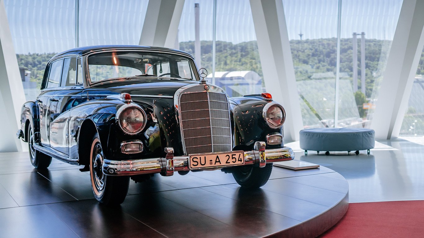 Последният Mercedes-Benz 300 на Конрад Аденауер се намира в музея на компанията в Щутгарт.