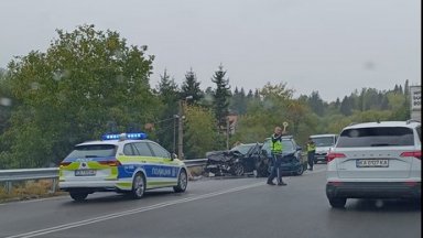 Челен удар между коли край Владая затруднява движението в посока Перник