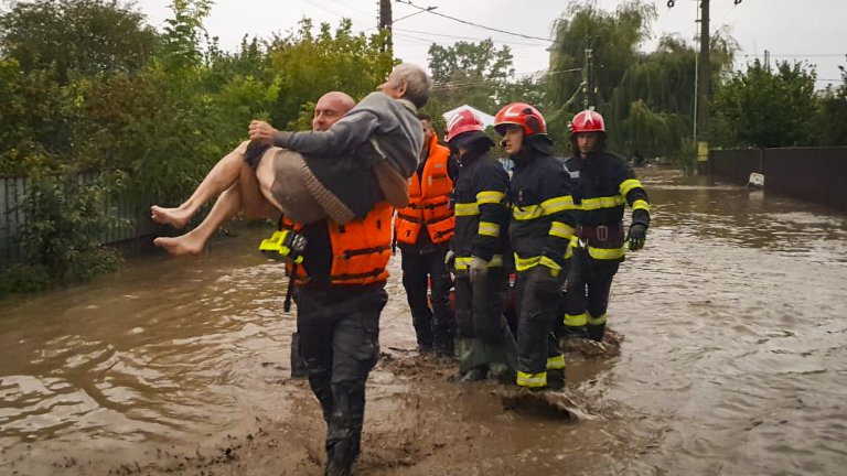 Водокалипсисът в Румъния: Във Васлуй валя колкото за година; потоп като в Галац се случва веднъж на 100 г.