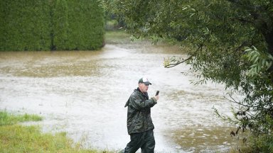 Бедствени порои в Европа взимат жертви, язовир преля в Полша, 4-ма се издирват в Чехия (видео)