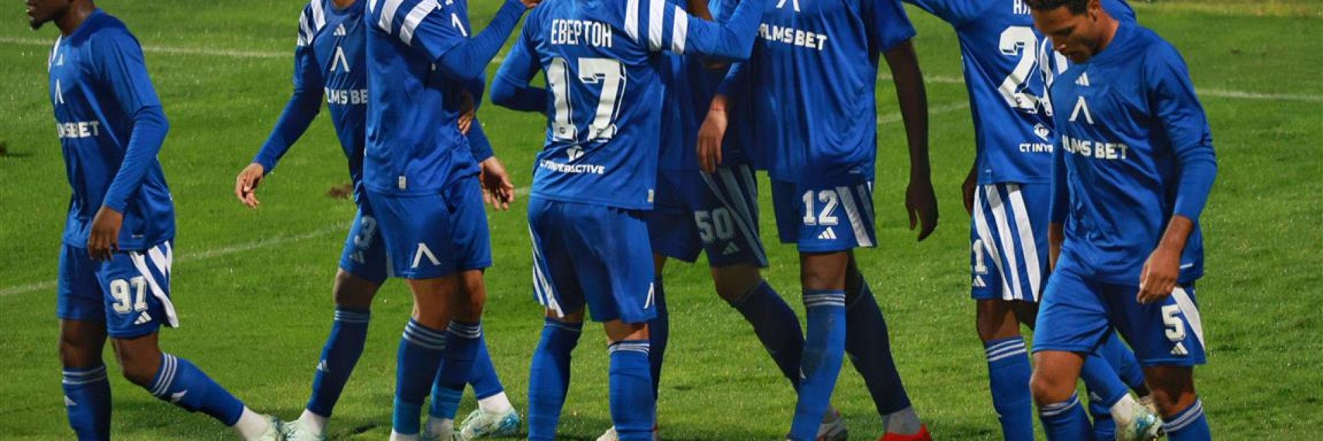 Sportcast: Летящ "Левски", излитащ ЦСКА и отново потресаващи терени