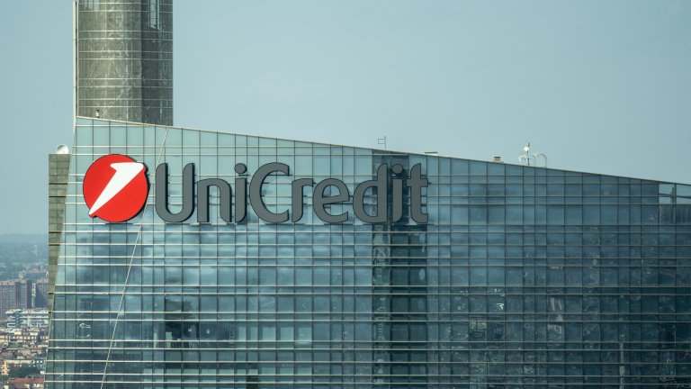 UniCredit вече притежава около 28% от Commerzbank и върви към желаните 29,9%