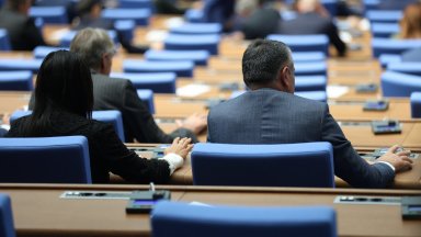 Парламентът прие на второ четене промени в Закона за гражданската регистрация