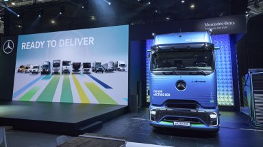 Mercedes-Benz eActros 600 стана „Международен камион“ за 2025 година