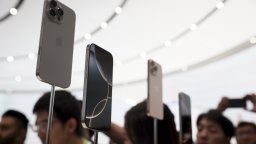 Санкциите оскъпиха новия iPhone 16 в Русия