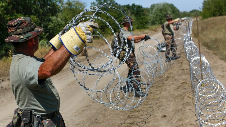 Австрия изпраща още полицаи на унгарско-сръбската граница в отпор на мигрантите