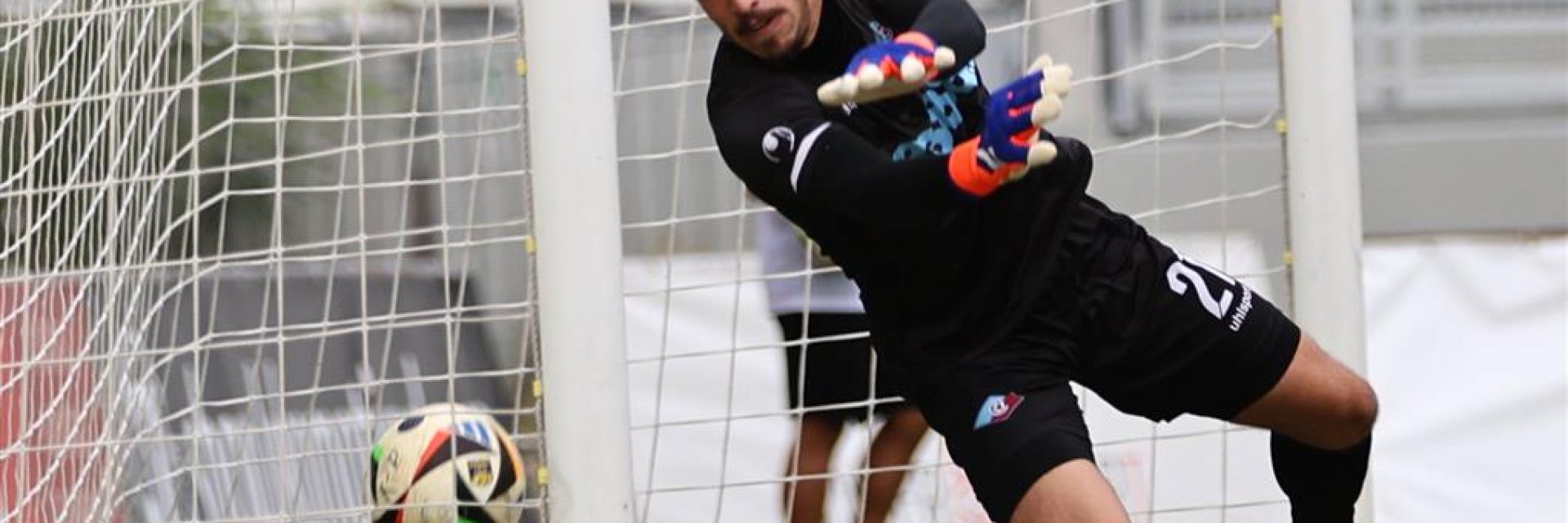 Аутсайдерът Септември грабна втора победа и изравни ЦСКА в класирането