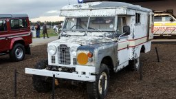 Land Rover възстанови класическа линейка Defender Series IIA