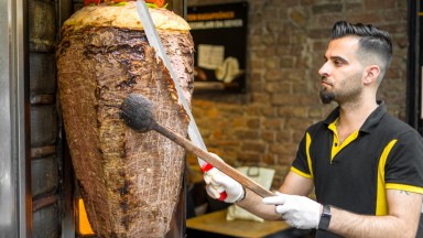 Уличната храна на Истанбул: Вкусна и предпочитана, но достатъчно безопасна ли е за здравето?