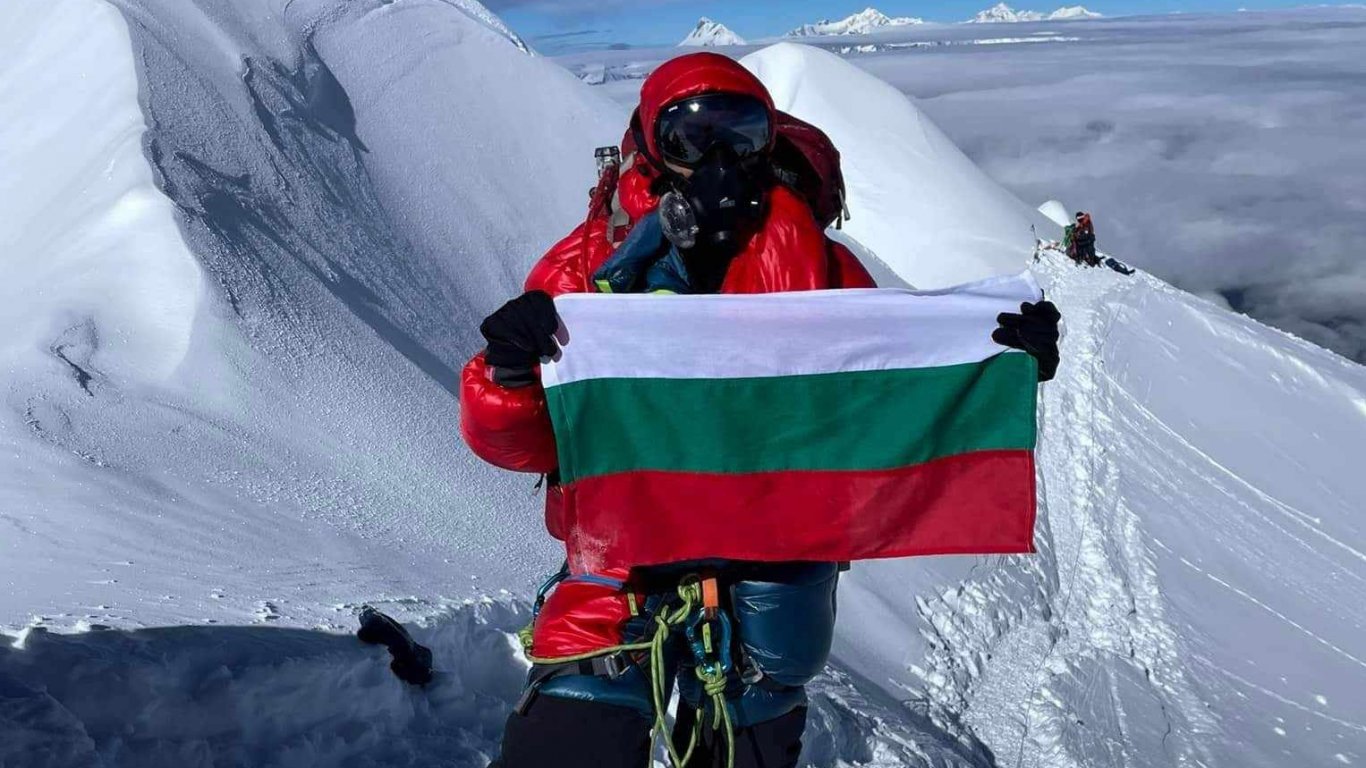 За първи път българка покори осмия най-висок връх в света Манаслу