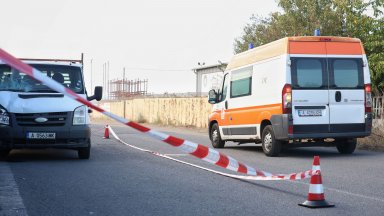 Двама мотористи настигнаха шофьорка и я намушкаха с нож в гърдите в Петрич