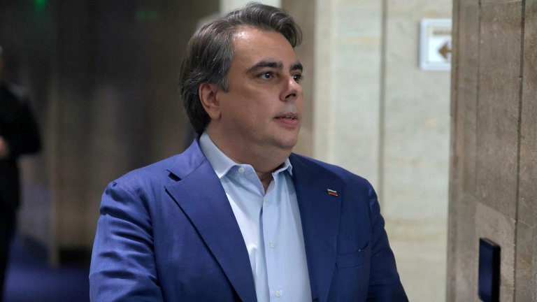 Асен Василев: Върви натиск по овладяване - кметове и общинари на ПП да сменят боята