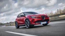 Alfa Romeo запазва двигателите с вътрешно горене