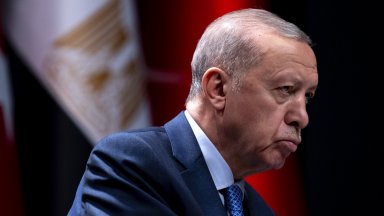 Турското правителство наложи забрана на плановите операции за цезарово сечение