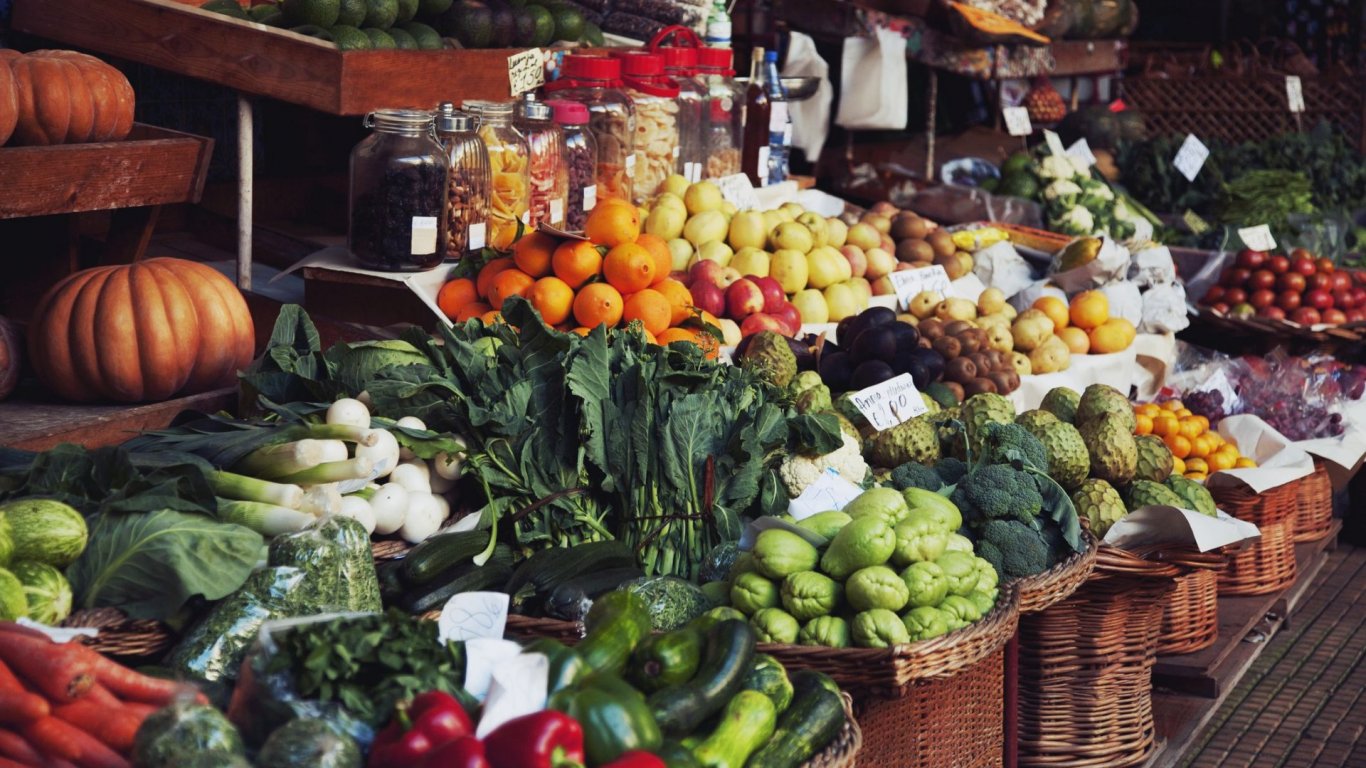 Динамика на цените на зеленчуците: Поевтиняване при основни продукти, ръст при картофите и лука
