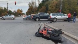 Моторист загина на място, след като мина на червено на Околовръстното в посока Требич