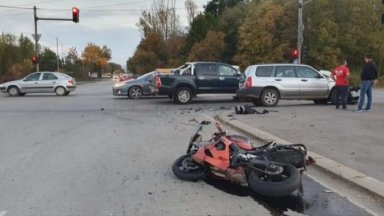 Моторист загина на място, след като мина на червено на Околовръстното в посока Требич