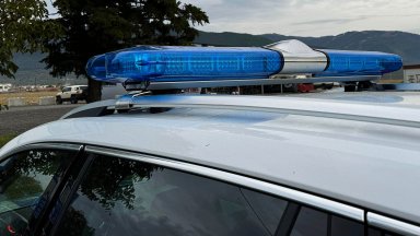 Временно е ограничено движението по платно за Кулата на път